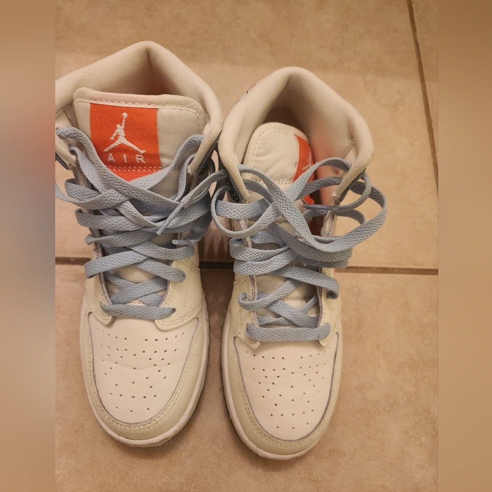 White Nike Jordan1